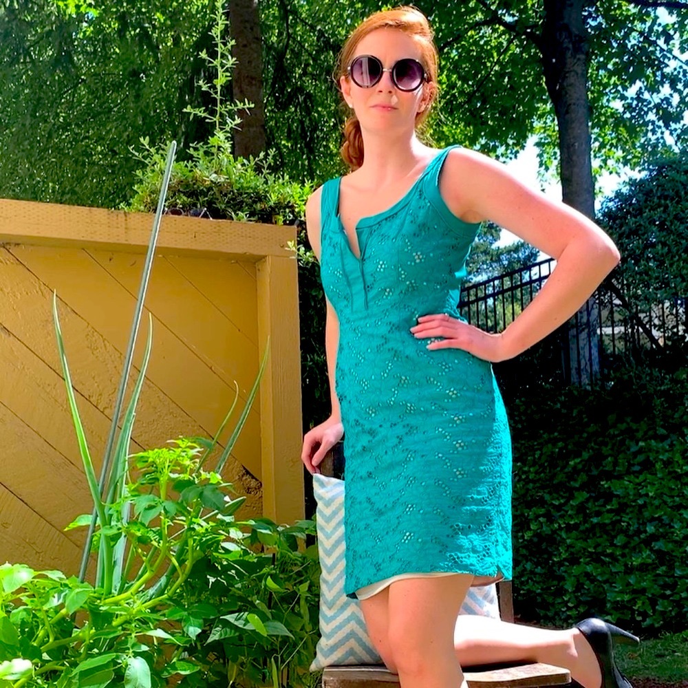 T TAHARI Sz 4 teal lace cream Silk sleeveless knee length Sheath Dress like new